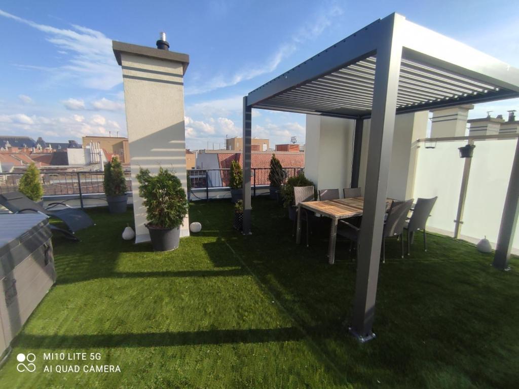 Jacuzzi Roofterrace Luxury Over The Opera Будапеща Екстериор снимка
